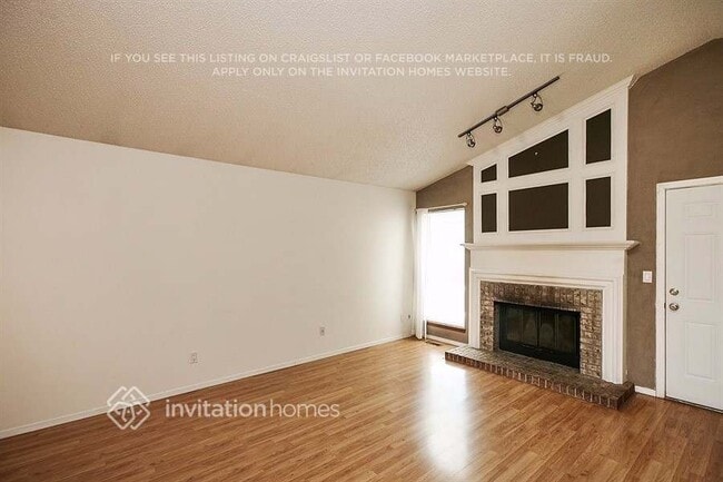 Photo - 4742 Malaya St