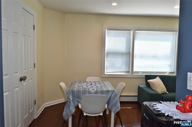 Photo - 139 Ray St Unit 1