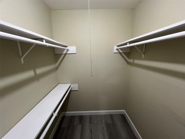 Building Photo - 12633 Memorial Dr Unit 24
