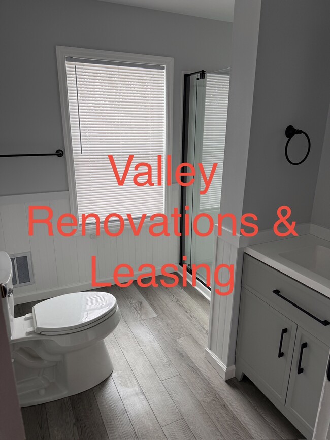 Baño - 336 S Main St Unidad 336