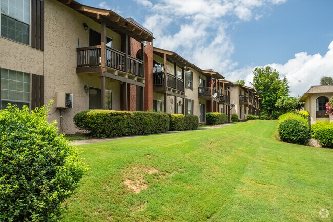 Embarcadero Club Apartments