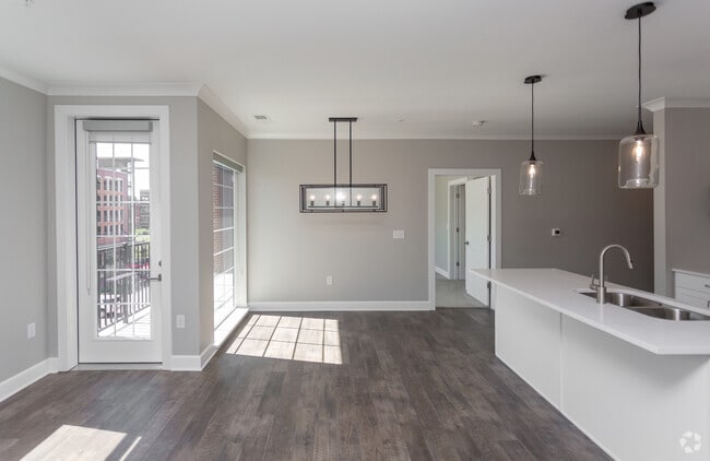 1BR, 1.5BA - 950 SF - The Railyard at Midtown