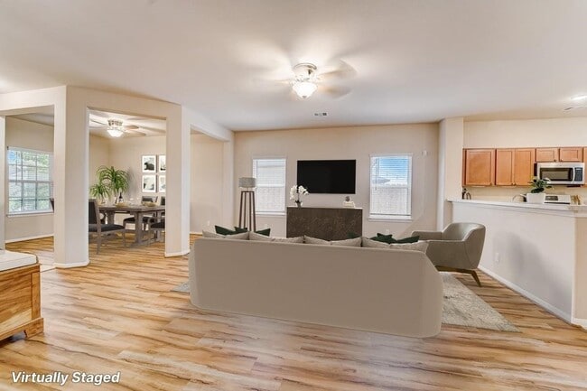 Photo - 8827 Willet St