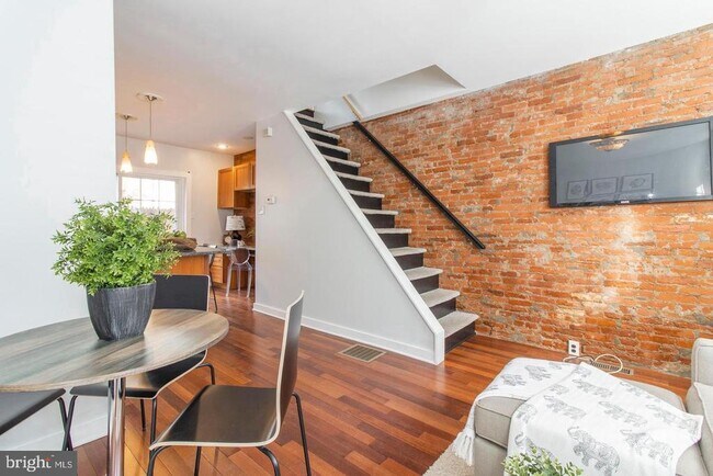 Photo - 1725 Webster St