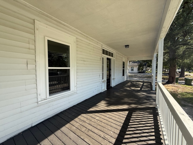 213 N Dennis St