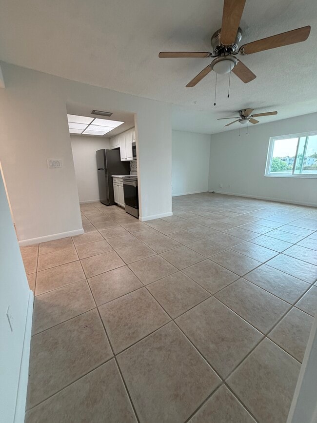 Photo - 643 N Keene Rd Unidad B