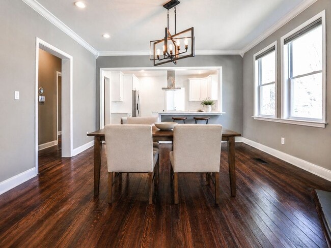 Photo - 220 Mayson Ave NE