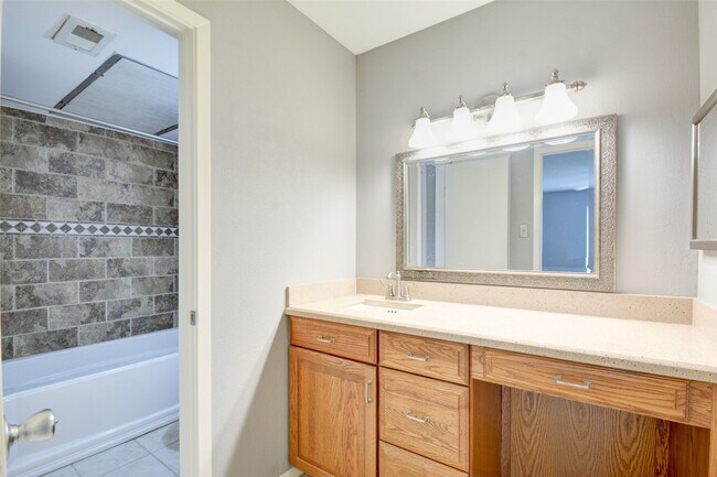 Building Photo - 2800 Jeanetta St Unit 2302