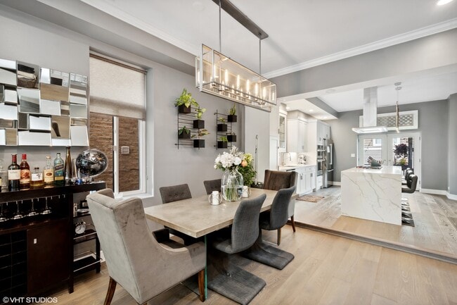 Photo - 1624 N Claremont Ave Unit 1