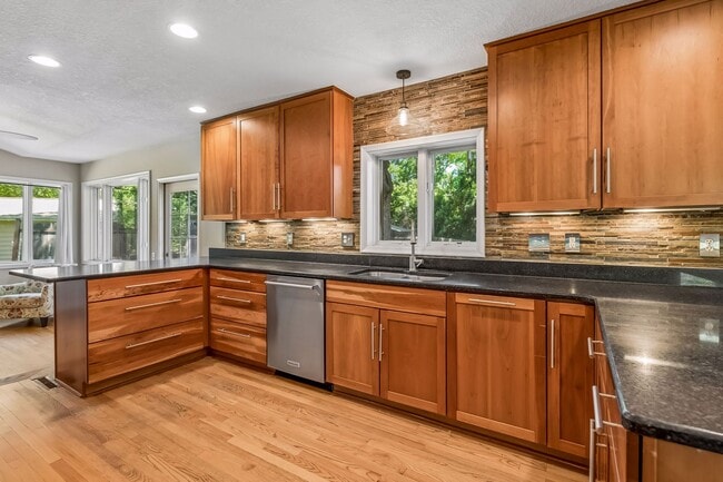 Photo - 6013 Porter Ln