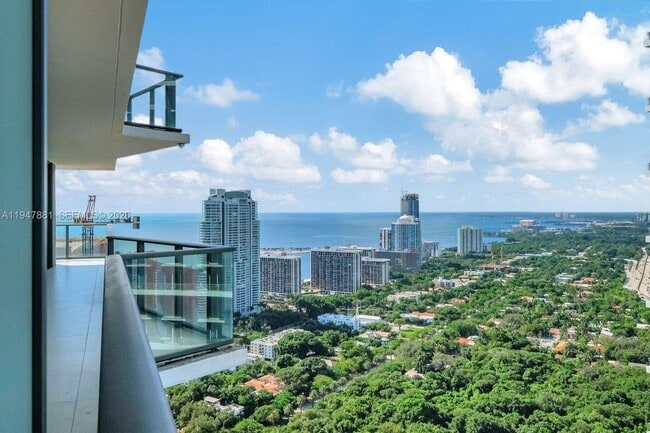 Building Photo - 1300 S Miami Ave Unit 4207