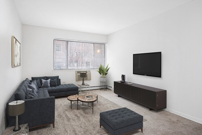 Photo - 450 West Melrose Apartments