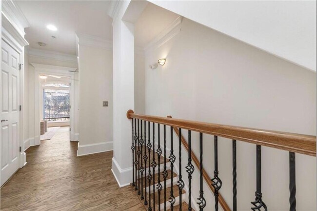 Photo - 802 Clifton Heights Ln NE