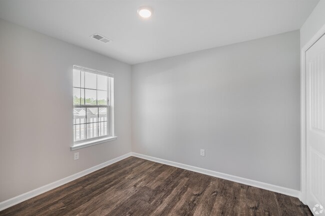 Photo - 755 Charter Dr