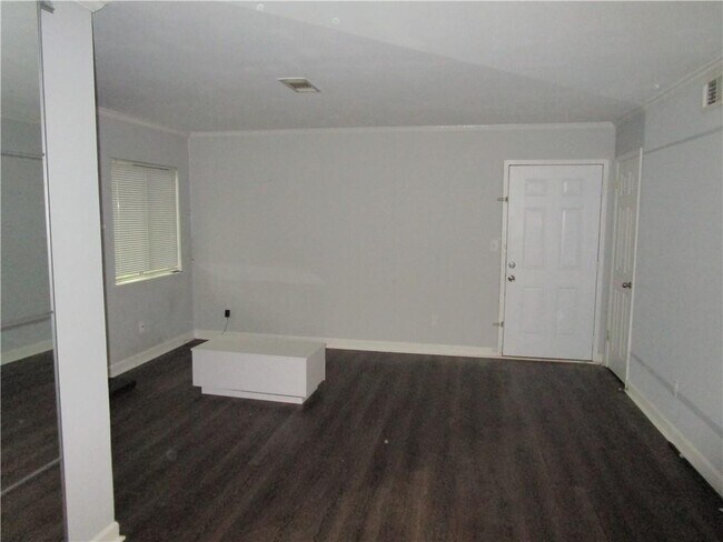 Photo - 4003 Wingate Way