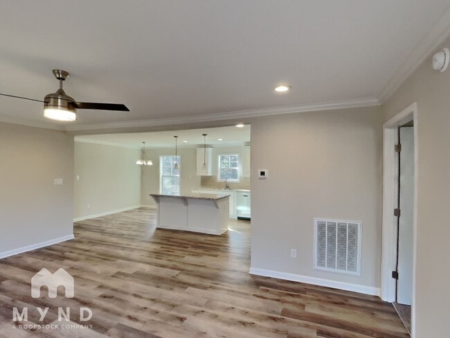 Photo - 612 Sumac Ln