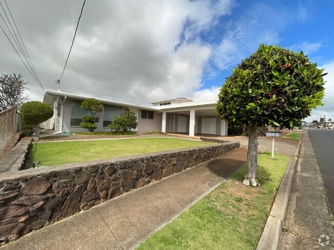 Building Photo - Beautiful Spacious 3 Bedroom Single Family... Rental
