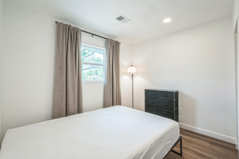 Photo - 364 Adelle St SE