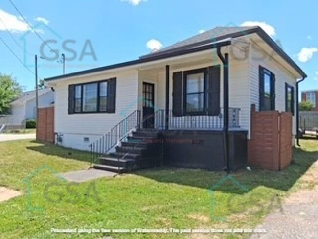 Building Photo - 2 Bedroom 1 Bath Available!
