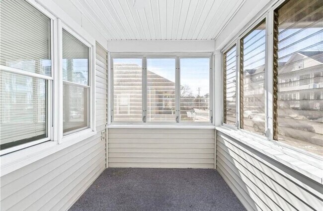 37 Tyndall Ave