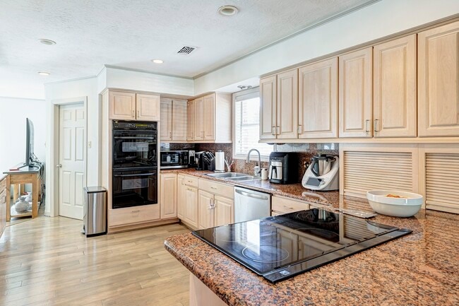 Photo - 12511 Boheme Dr