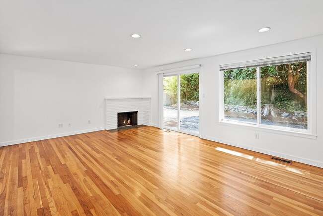 Photo - "Charming 3-Bedroom Bellevue Apartment with 2 Full Baths and 1240 Sq Ft of Living Space!"