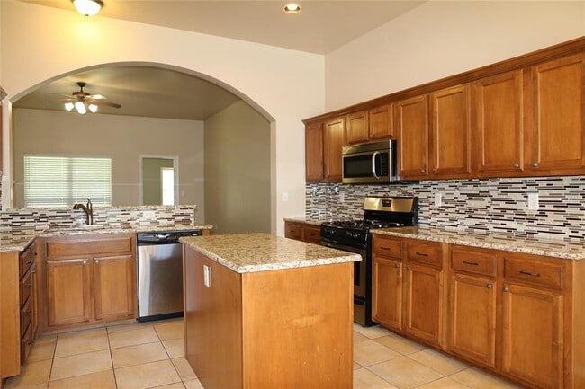 Photo - 905 Renita Way