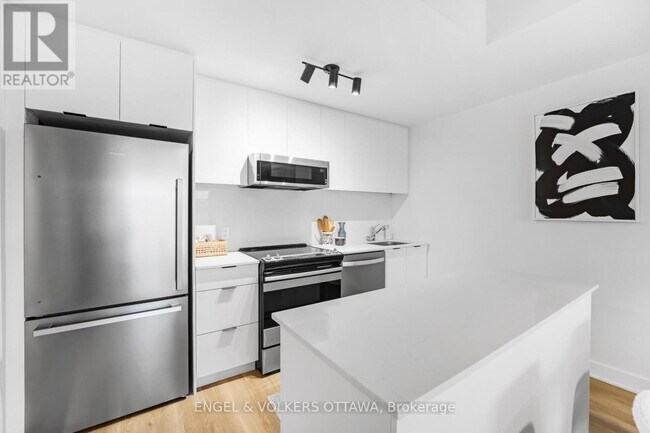 Photo - 1655 Carling Ave