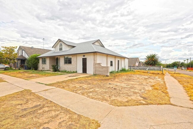 Photo - 102 St Pierre Ln