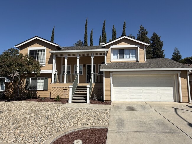 Building Photo - 556 Moray Way