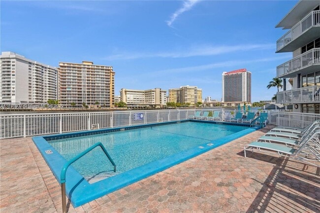 Building Photo - 1913 S Ocean Dr Unit 129