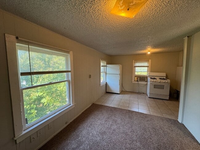 Photo - 1 bed 1 bath , gas and water paid, you pay...