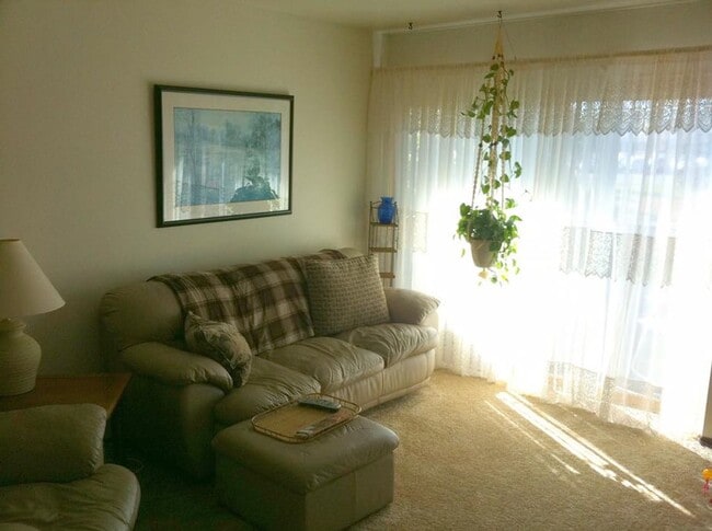 Photo - Lincoln Avenue Apartments