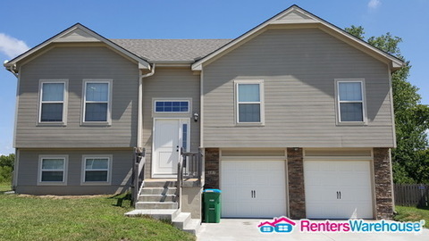 Building Photo - Raymore Beauty! Available 12/1/2024!! Rental