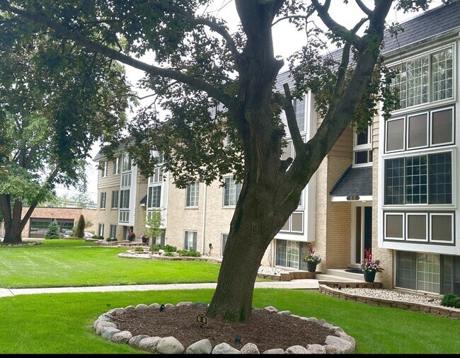 Photo - 370 S Eastern Ave Unit 370