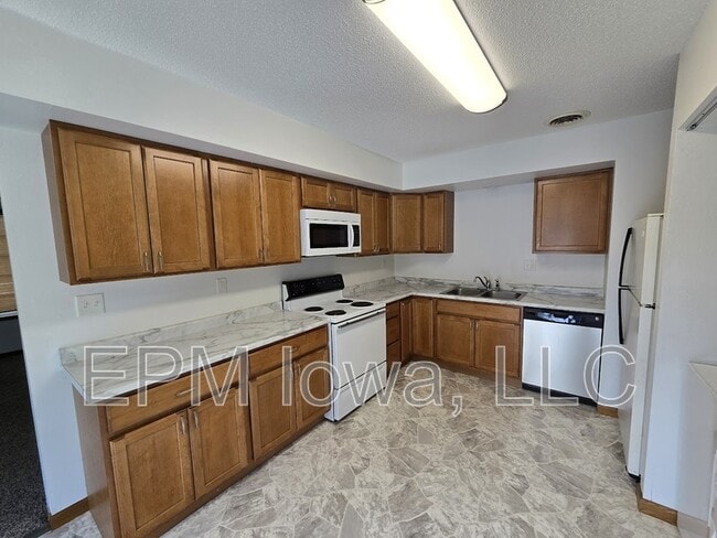 Photo - 151 E 3rd St