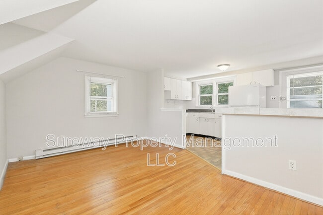 Photo - 2008 Maple Ave Unit B