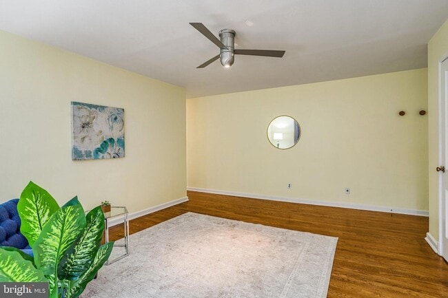 Building Photo - 4004 Beecher St NW Unit 304