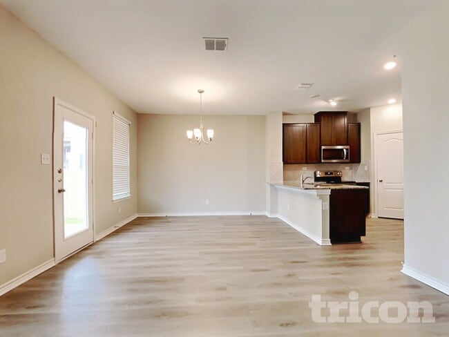 Photo - 601 Lost Pond