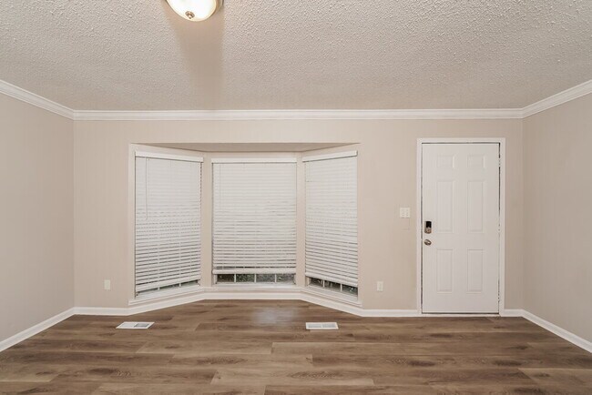 Photo - 5064 Darlene Dr