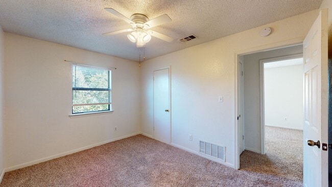 Photo - FREE JANUARY RENT!!!!!!!! ONLY $750!!!!!!!