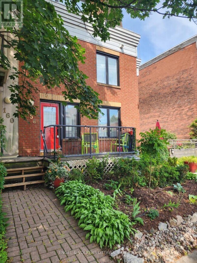 Photo - 158 Rochester St
