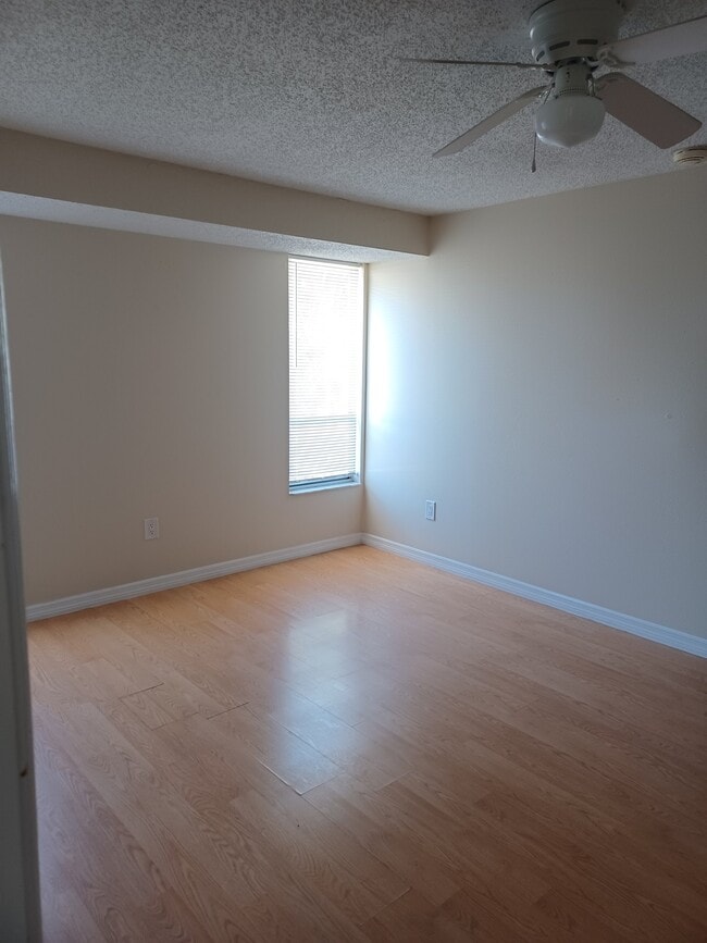 Photo - 1715 9th St W