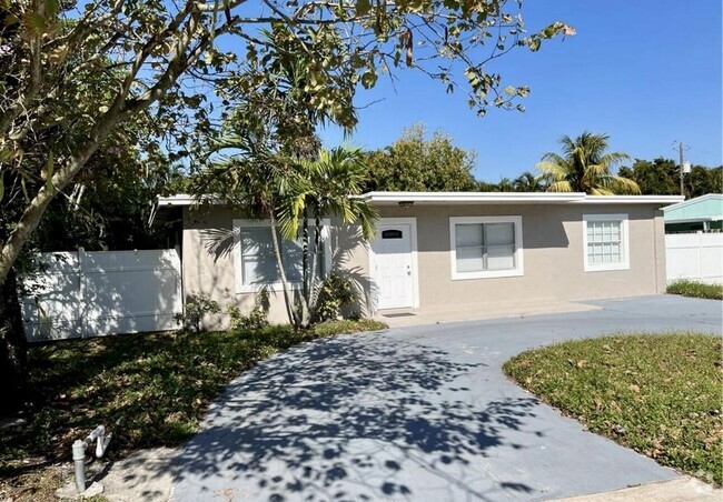 Building Photo - 823 Helena Dr Rental