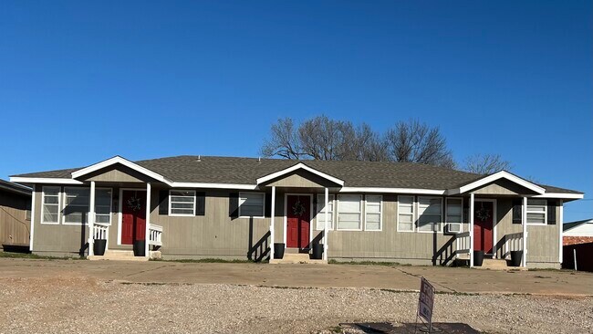 Charming Cottage style triplex! - 615 S 6th St Unit 615