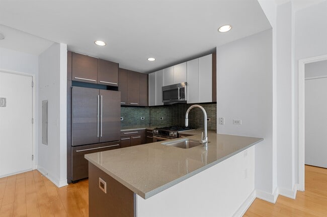 2 2nd St Unit PH 4004