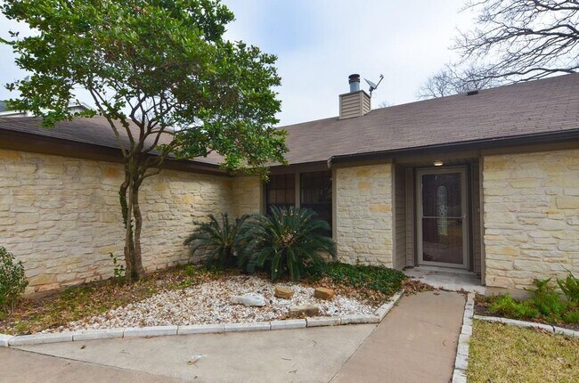 Photo - 404 Cedar Mound Pass