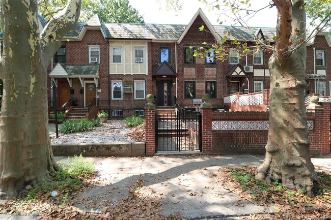 Building Photo - 6656 Saunders St Rental