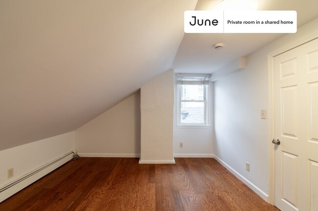 Private bedroom in 4 bed/4 bath Home - Private bedroom in 4 bed/4 bath Home Unit D