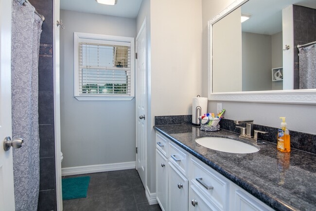 Photo - 150 Edgewater Way